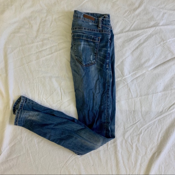 BLANK NYC DISTRESSED JEANS - Picture 2 of 7